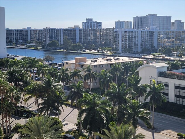 Building Photo - 2501 S Ocean Dr