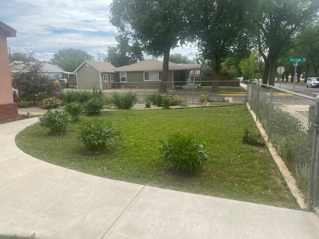 Building Photo - 444 E Montezuma Ave