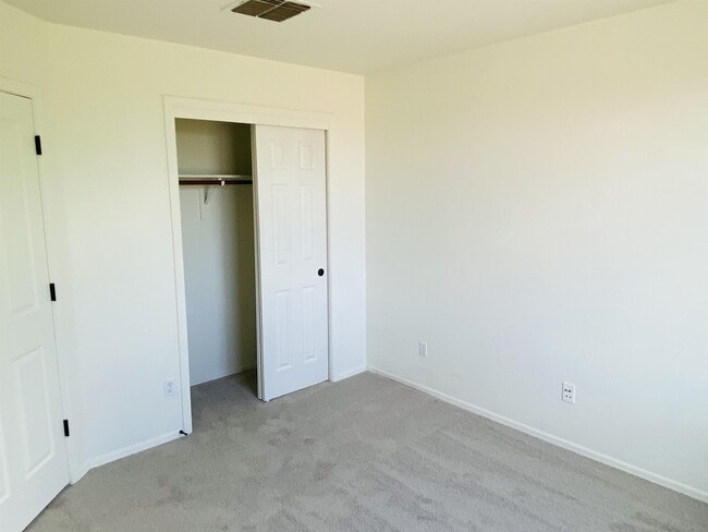 Building Photo - 11879 W Fontenelle Dr