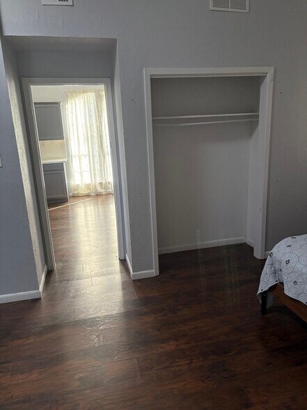 Building Photo - 12404 Sunland St