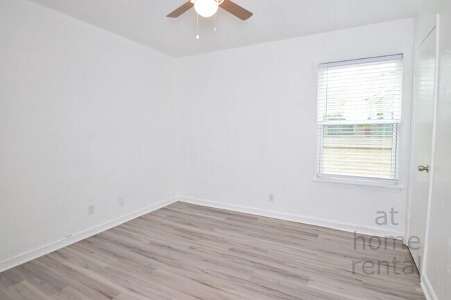 Building Photo - 6601 S Zunis Ave