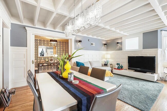 Building Photo - 2096 Pine St