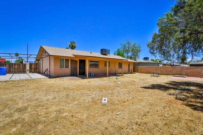 Building Photo - 331 W Pinon Ave