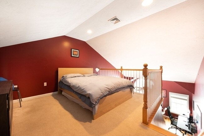 Building Photo - 47 Alder St