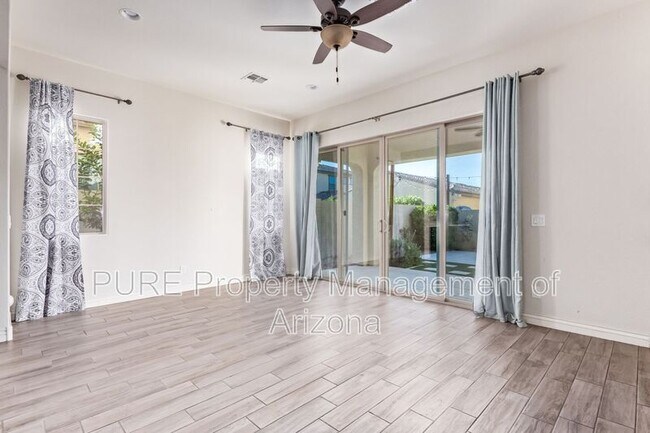Building Photo - 2902 E Ebony Dr