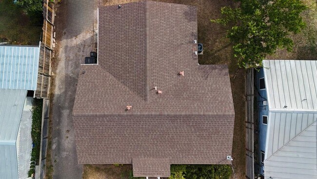 Building Photo - 503 W Grady Dr