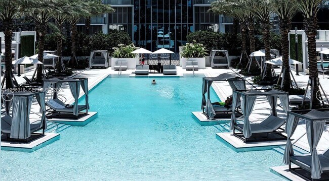 Building Photo - 851 NE 1st Ave