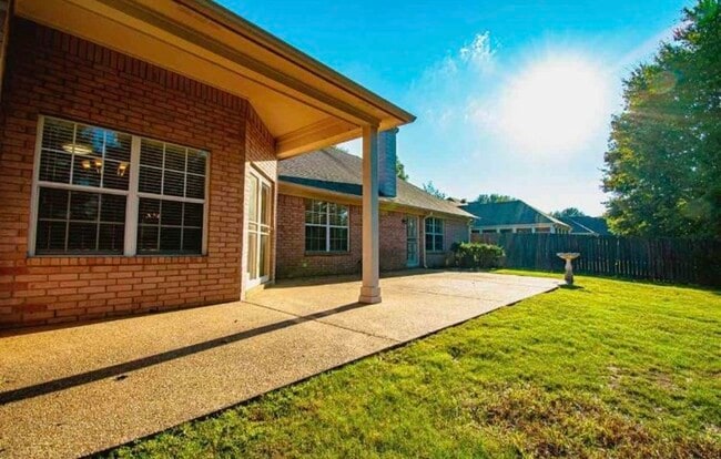 Building Photo - 126 Cottonwood Dr