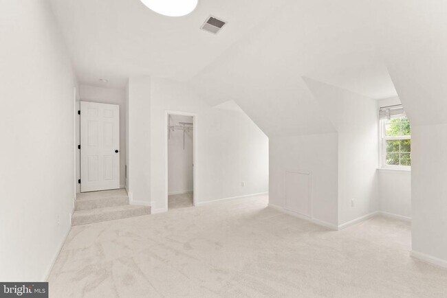 Building Photo - 43205 Cardston Pl