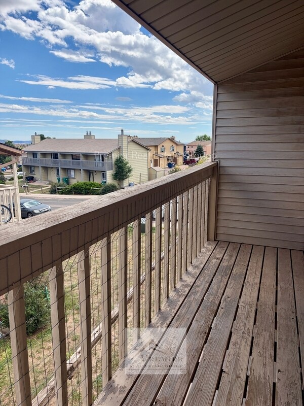 Building Photo - 2427 Split Rock Dr
