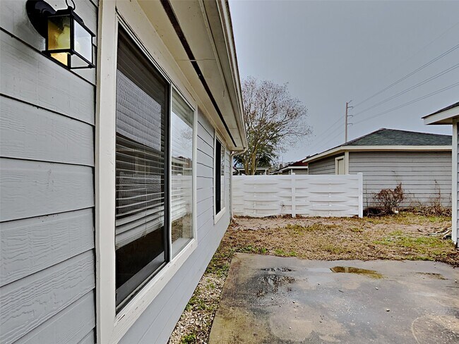 Building Photo - 18722 Atasca Oaks Dr