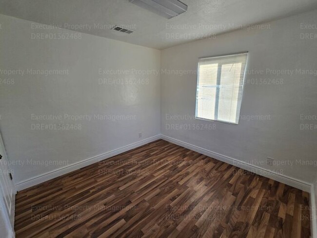 Building Photo - Remodeled 3 bedroom/ 1 bathroom