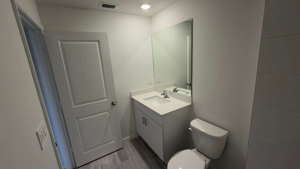 Building Photo - 613 Salisbury Cir