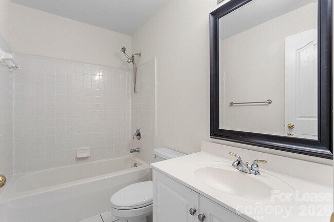 Building Photo - 1192 Hampton Gardens Ln