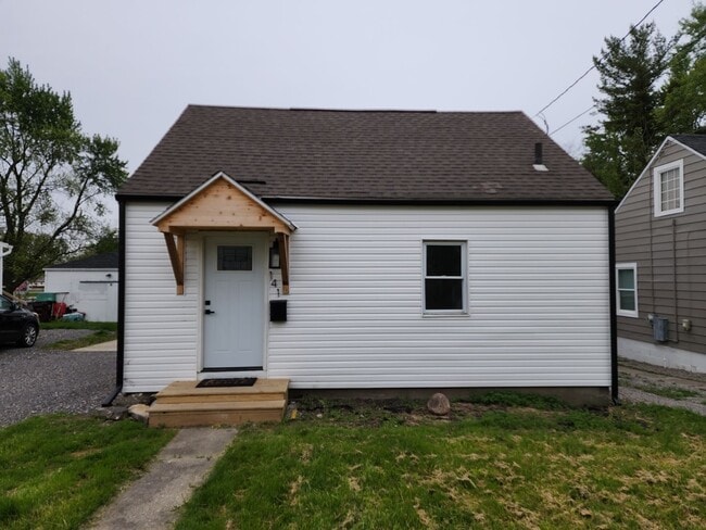 Building Photo - 141 W Lane Ave