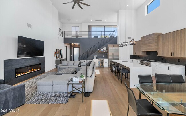 Building Photo - 4413 E Turney Ave