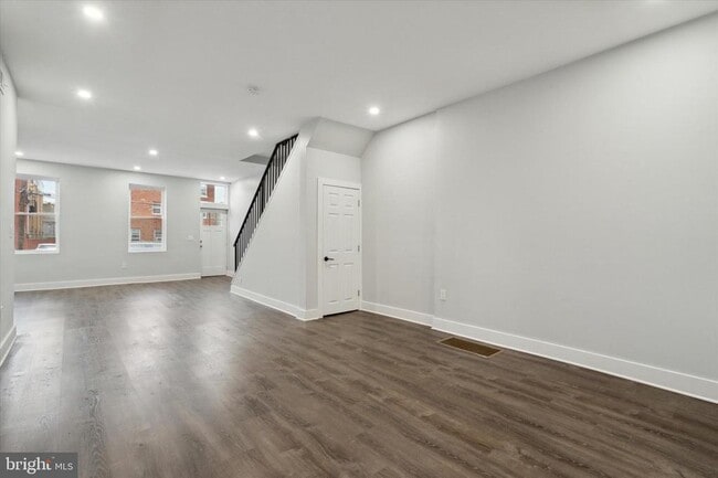 Building Photo - 2358 E York St