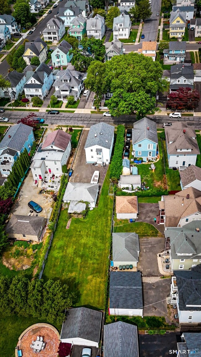 Building Photo - 326 Grovers Ave