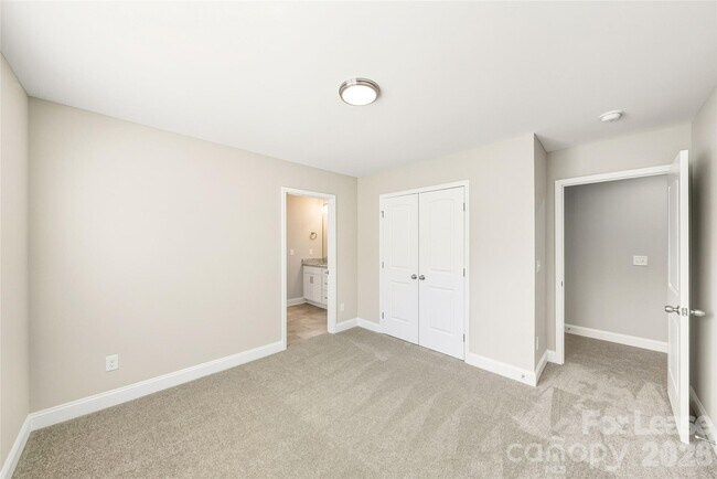 Building Photo - 11507 Vly Oaks Ln