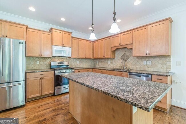 Building Photo - 1410 Eastland Rd SE