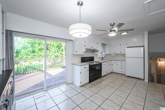 Building Photo - 1064 Sherbrooke Dr