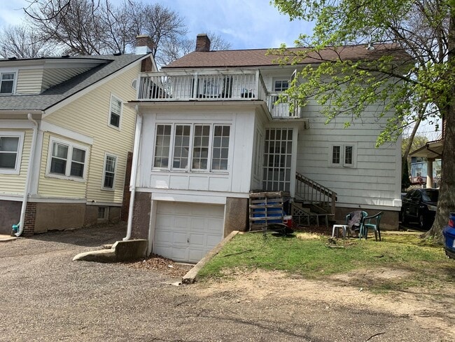 Building Photo - 143 Lathrop St