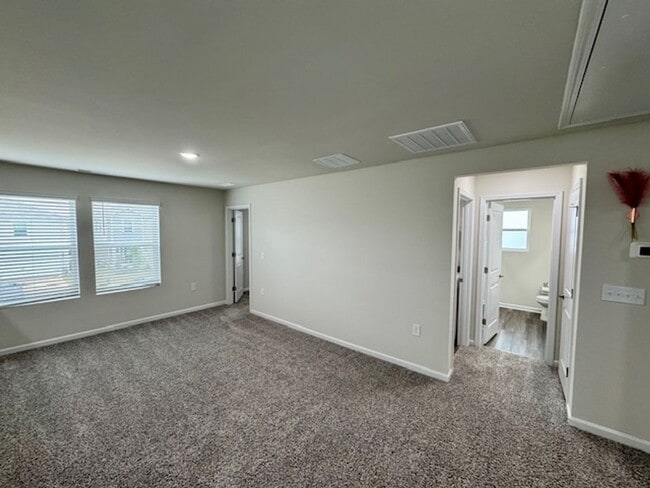Building Photo - Oak Manor