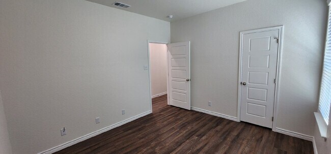 Building Photo - Act fast!  Don't let this opportunity slip by. Contact us today to schedule your showing!