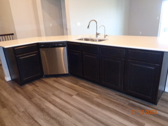 Building Photo - Main level living