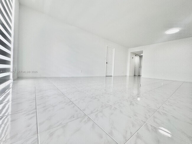 Building Photo - 3800 S Ocean Dr