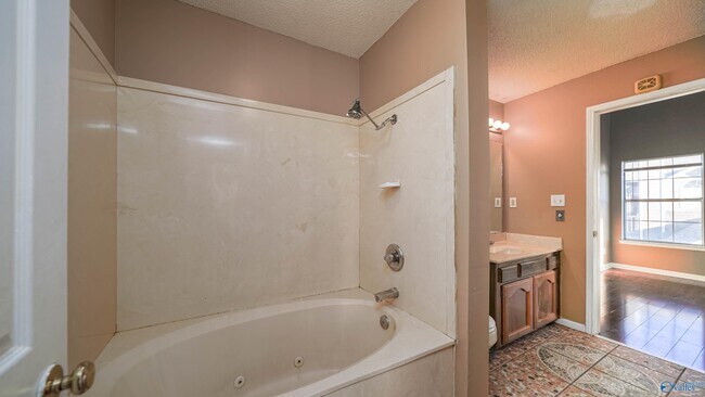Building Photo - 124 Waters Edge Ln