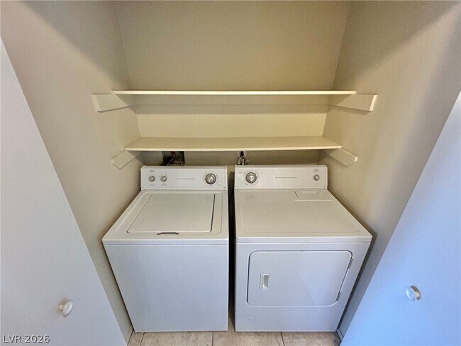 Building Photo - 749 Rock Springs Dr