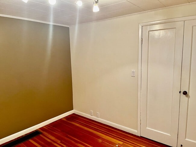 Building Photo - Welcome Home to Comfort and Charm in Blain...