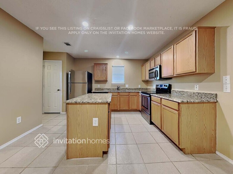 Building Photo - 2720 Briscoe Dr