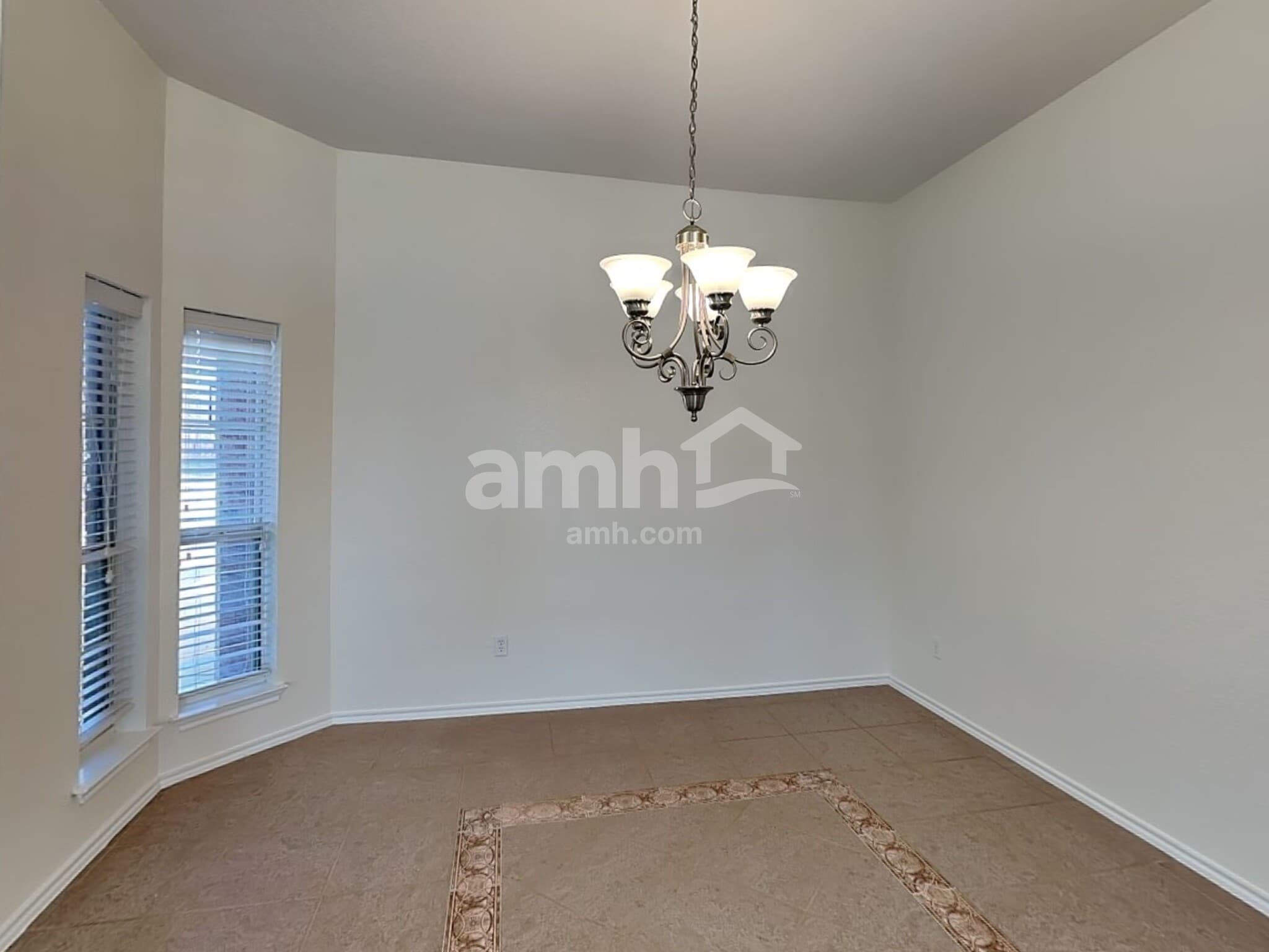 Building Photo - 1620 Northview Dr