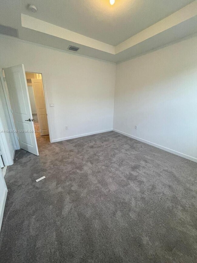 Building Photo - 2634 SE 11th Ct