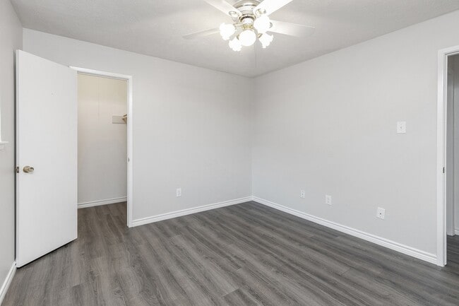 Building Photo - 4011 Flint Creek Dr