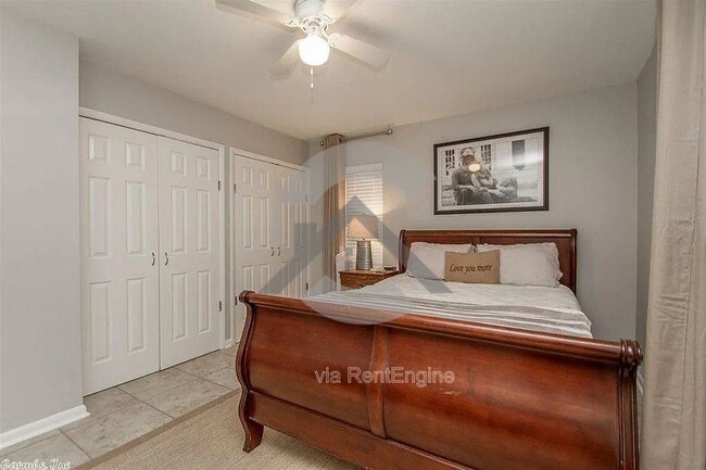 Building Photo - 702 S Elizabeth Ave