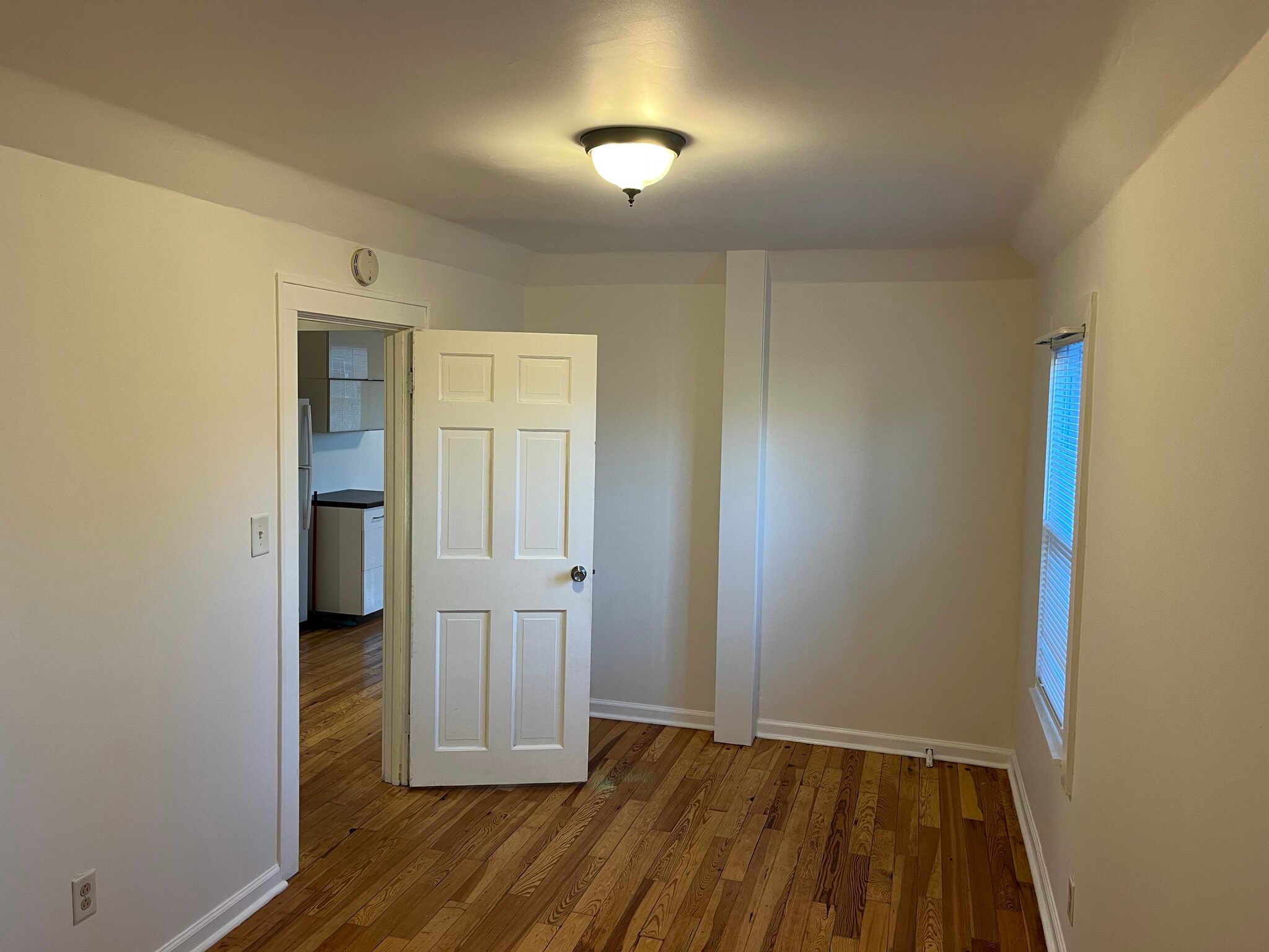 Building Photo - 15 Locust St