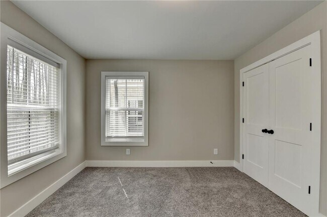 Building Photo - 106 Pinecone Pkwy