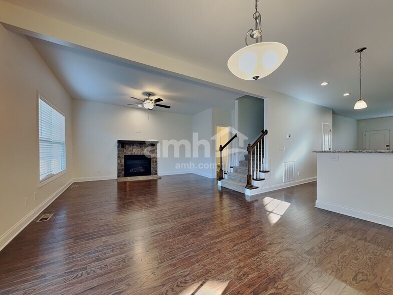 Building Photo - 1617 Silver Spur Ln