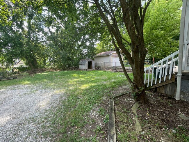 Building Photo - 982 Collinwood Ave