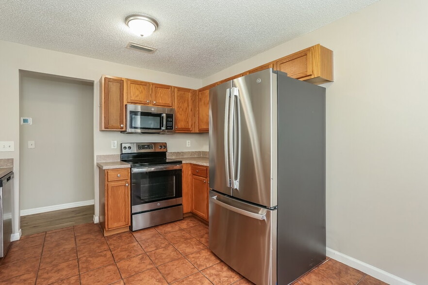 Building Photo - 7910 Cherry Blossom Dr S