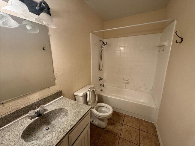 Building Photo - move in ready!