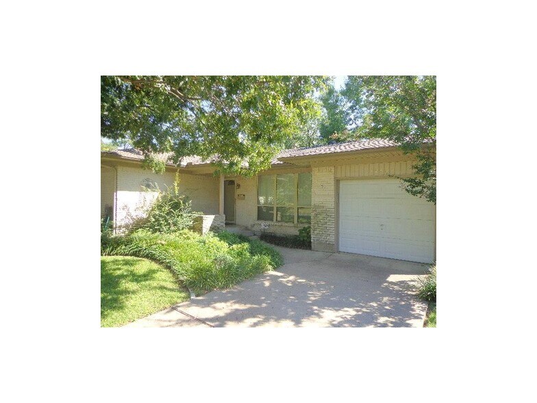 Building Photo - 10454 Lanshire Dr