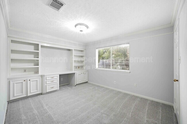 Building Photo - 15911 Moonrock Dr