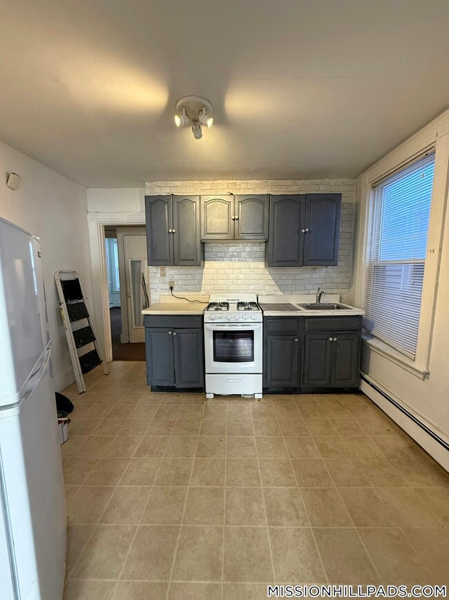 Building Photo - 8 Parker Hill Ave