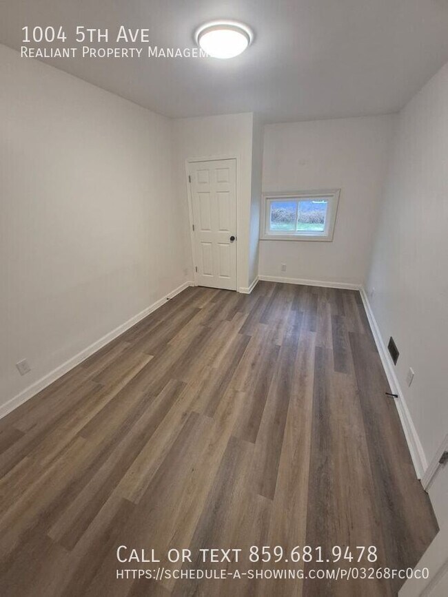 Building Photo - 1004 5th Ave