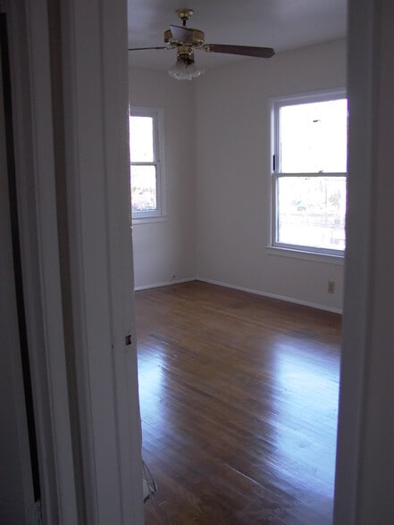 Building Photo - 4603 1/2 Marmion Way