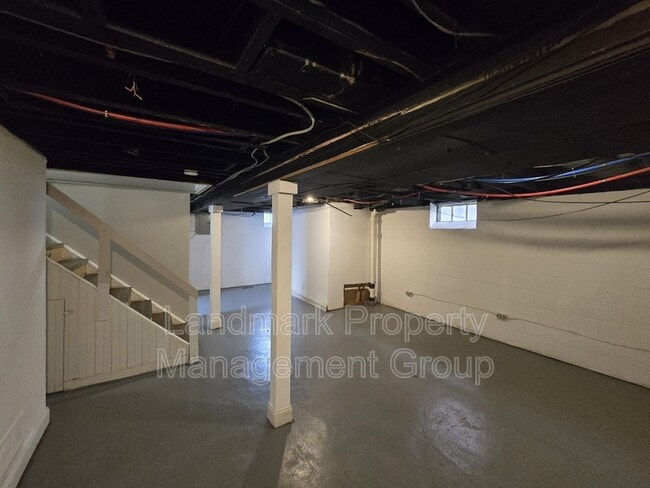 Building Photo - 15401 Eastwood St